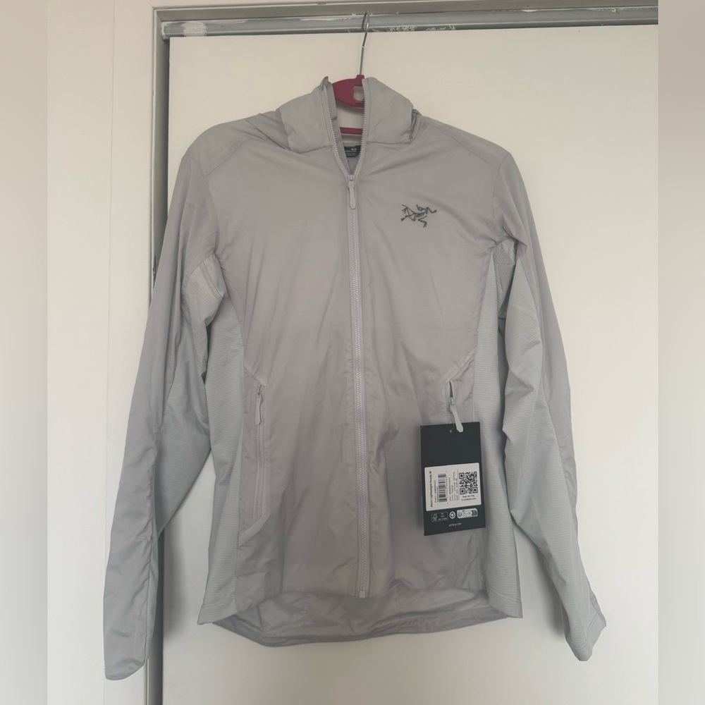 Arc'teryx Women's Lightweight Atom Hoody in Solitude (gray) - size Medium NWT